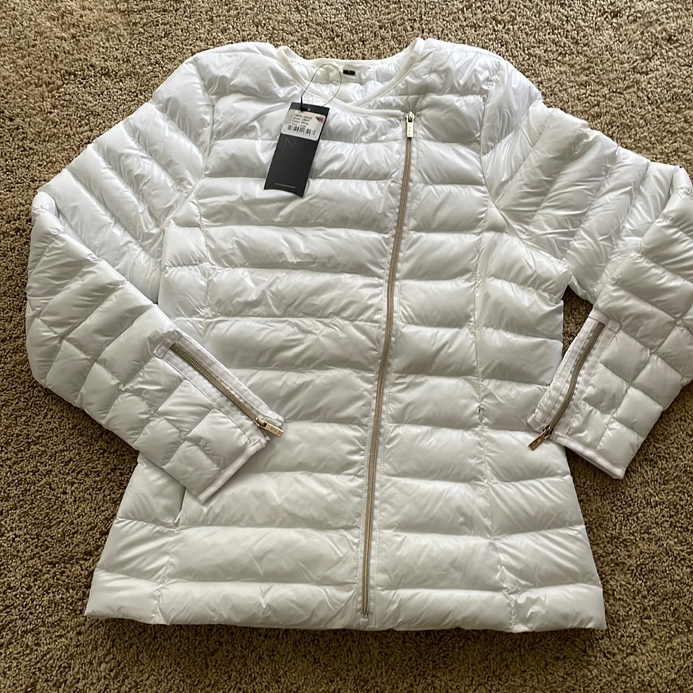White puffy lightweight asymmetrical jacket. NWT NUX SZ L
